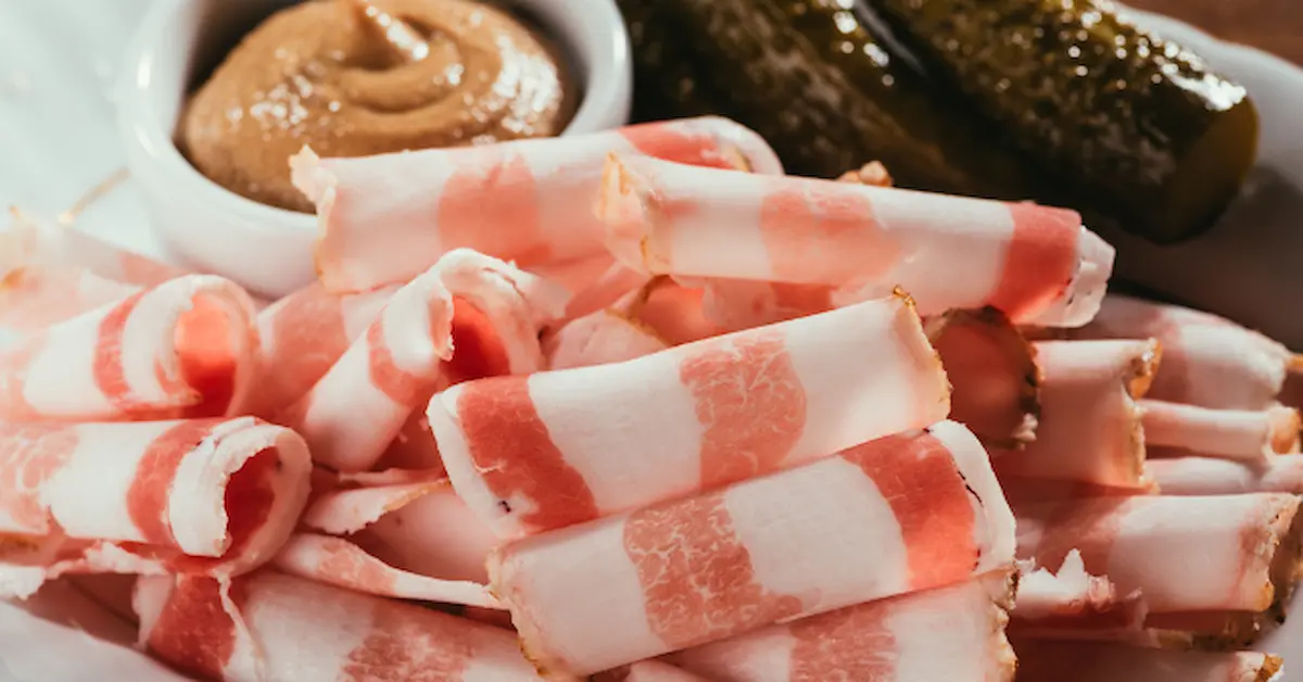 سالو؛ خوراک سنتی تهیه شده از چربی خوک